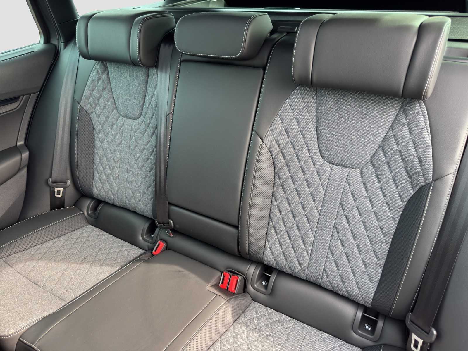 Skoda Octavia Combi 2.0 SPORTLINE PANO CAM ACC LM18