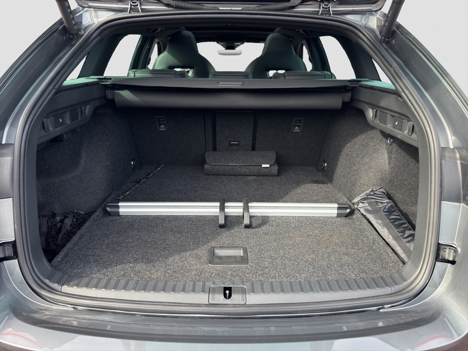 Skoda Octavia Combi 2.0 SPORTLINE PANO CAM ACC LM18