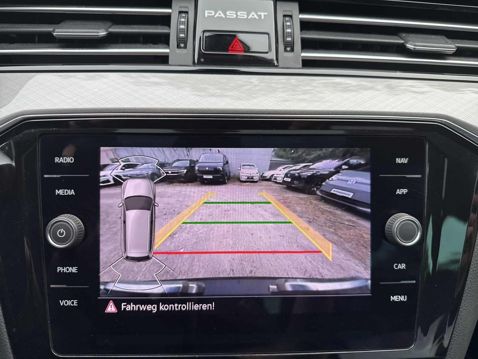 Volkswagen Passat Variant 1.5 BUSINESS PANO AHK CAM ACC NAVI