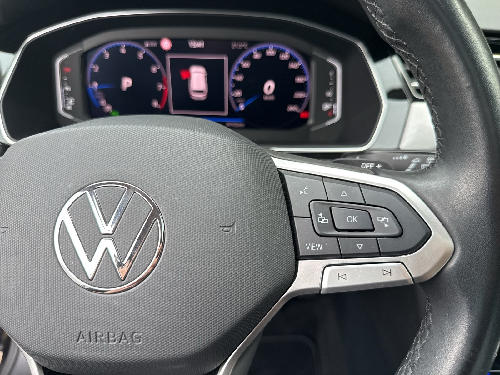 Volkswagen Passat Variant 1.5 BUSINESS PANO AHK CAM ACC NAVI