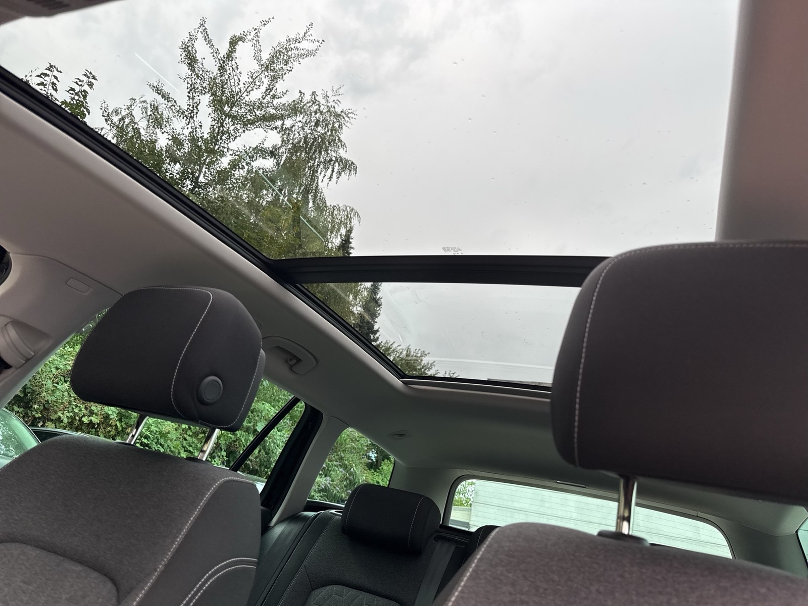 Volkswagen Passat Variant 1.5 BUSINESS PANO AHK CAM ACC NAVI