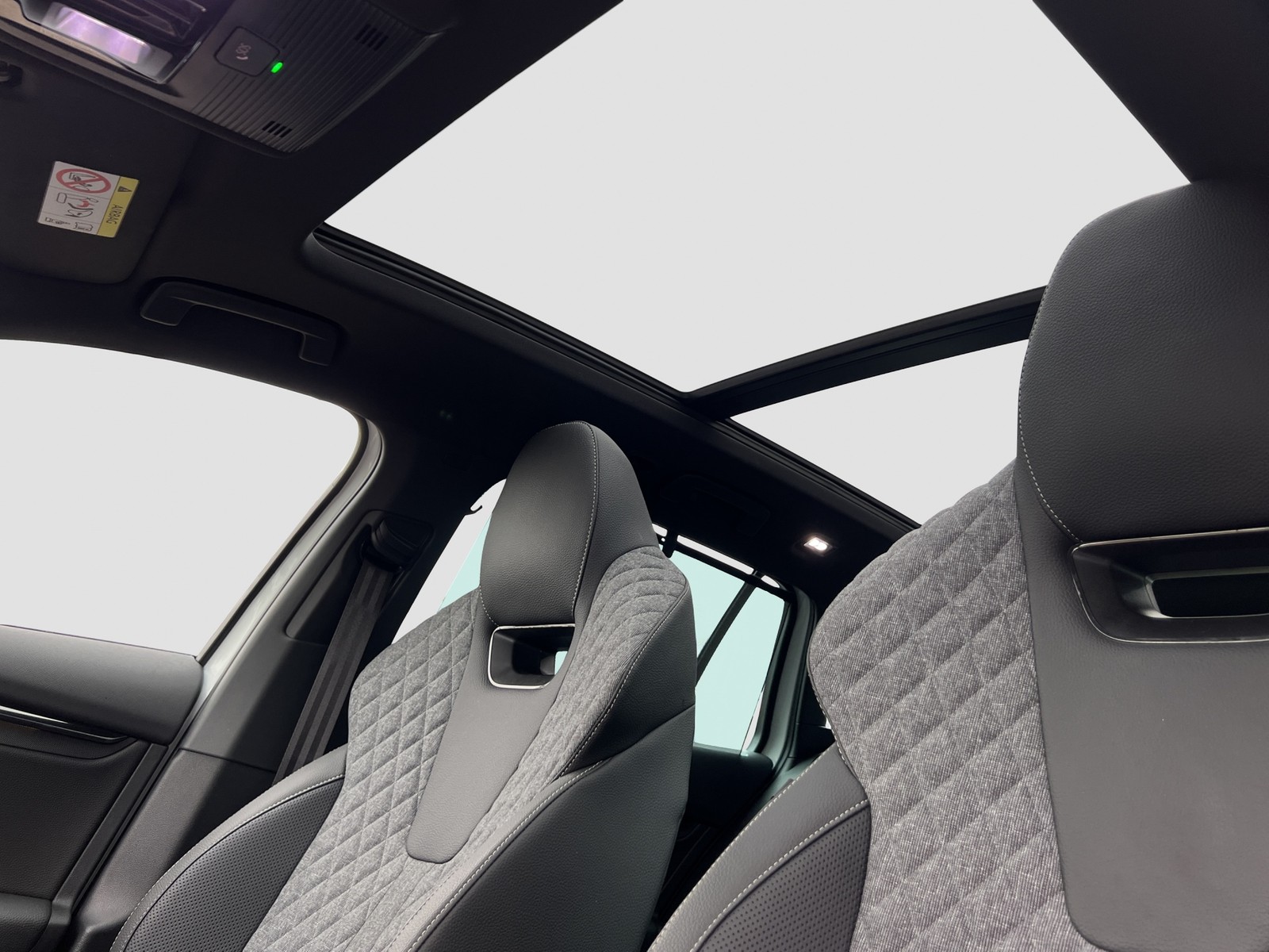 Skoda Octavia Combi 1.5 e-TEC SPORTLINE PANO AHK LM18