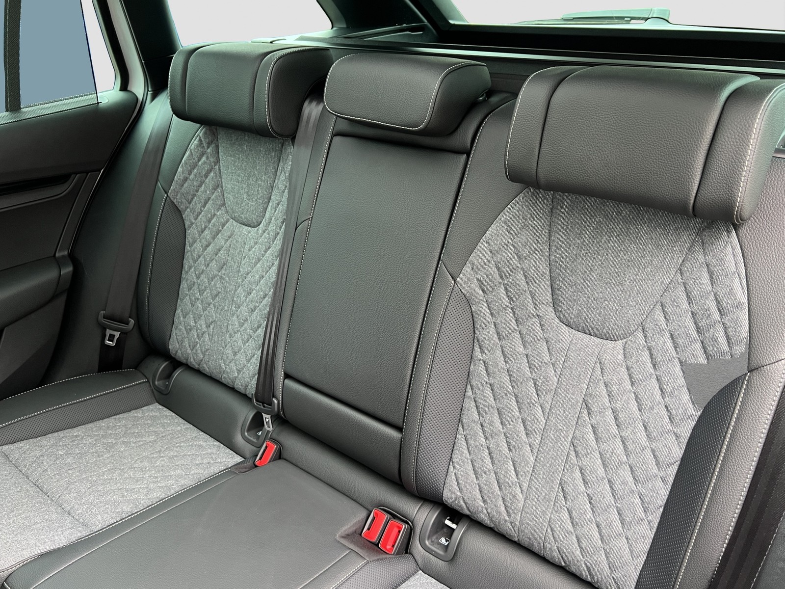 Skoda Octavia Combi 1.5 e-TEC SPORTLINE PANO AHK LM18