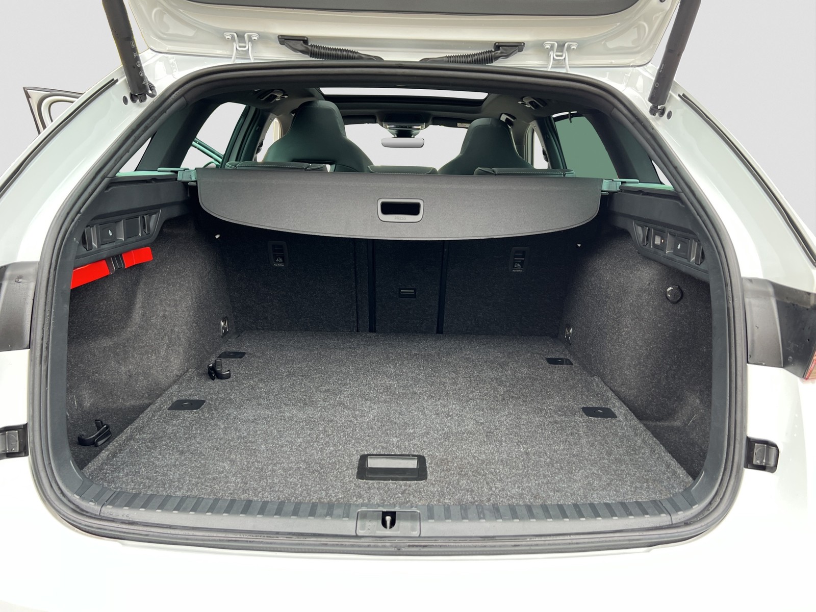 Skoda Octavia Combi 1.5 e-TEC SPORTLINE PANO AHK LM18