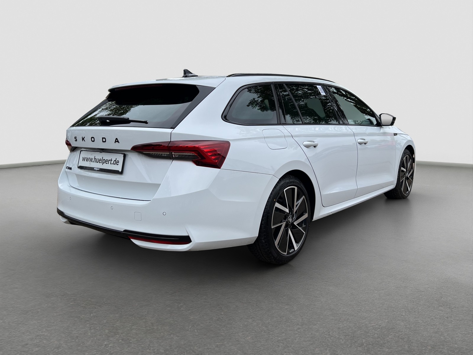 Skoda Octavia Combi 1.5 e-TEC SPORTLINE PANO AHK LM18