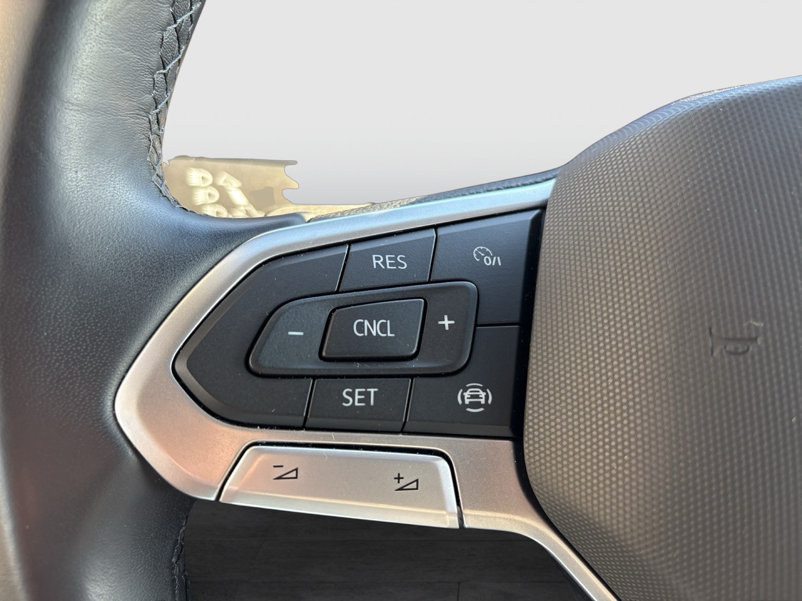 Volkswagen T7 Multivan HYBRID LIFE lang PANO STANDHZ. CAM