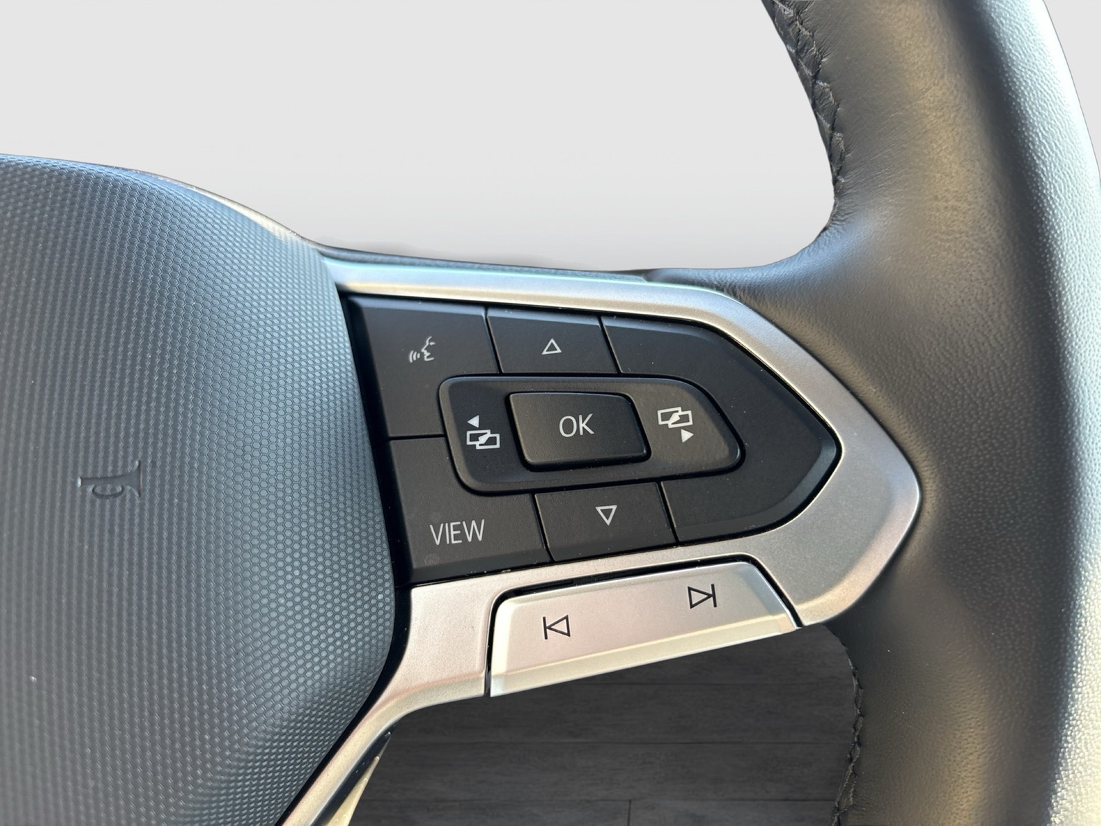 Volkswagen T7 Multivan HYBRID LIFE lang PANO STANDHZ. CAM