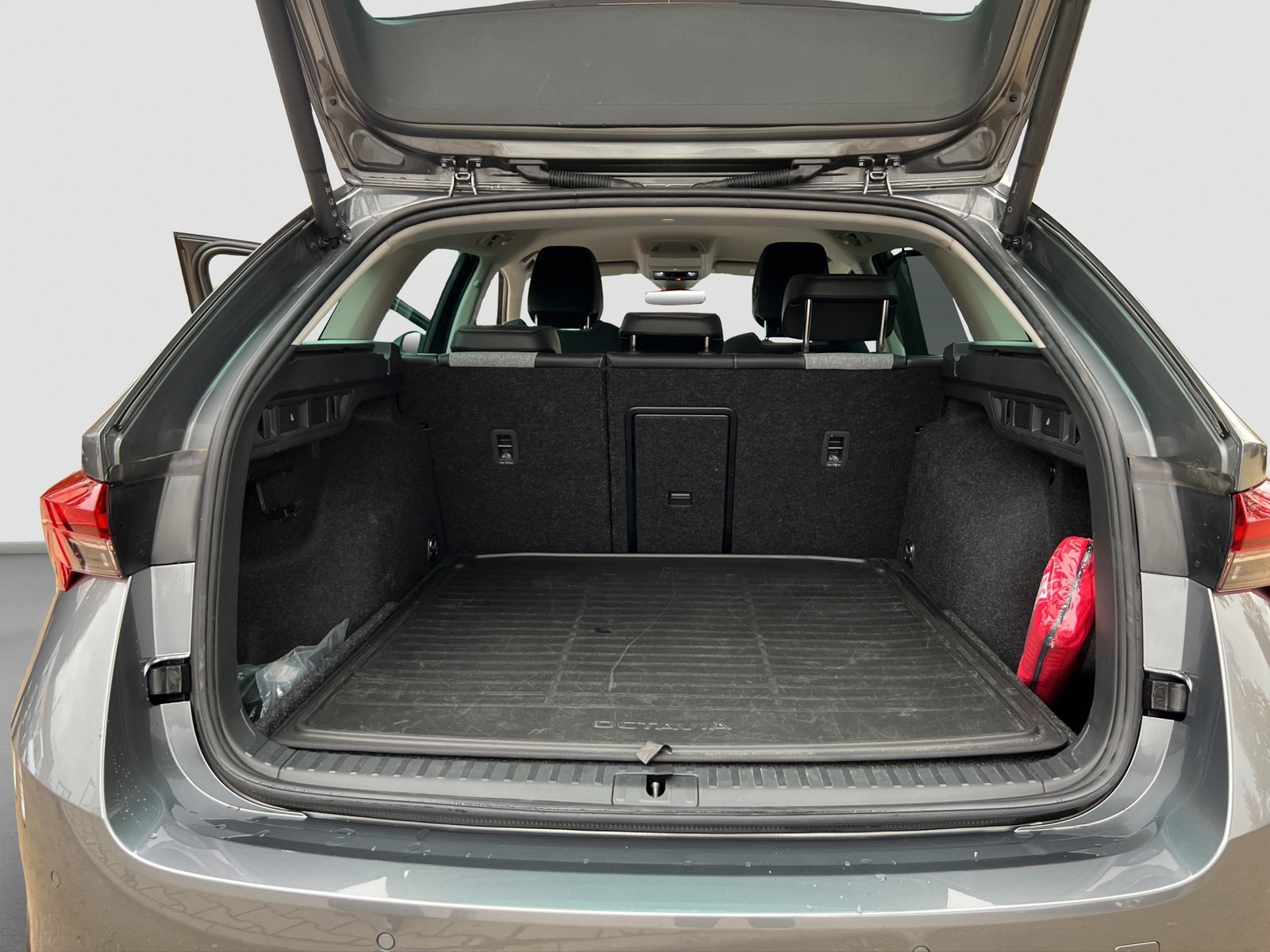 Skoda Octavia Combi 2.0 SELECTION CAM ACC LM18 EKLAPPE