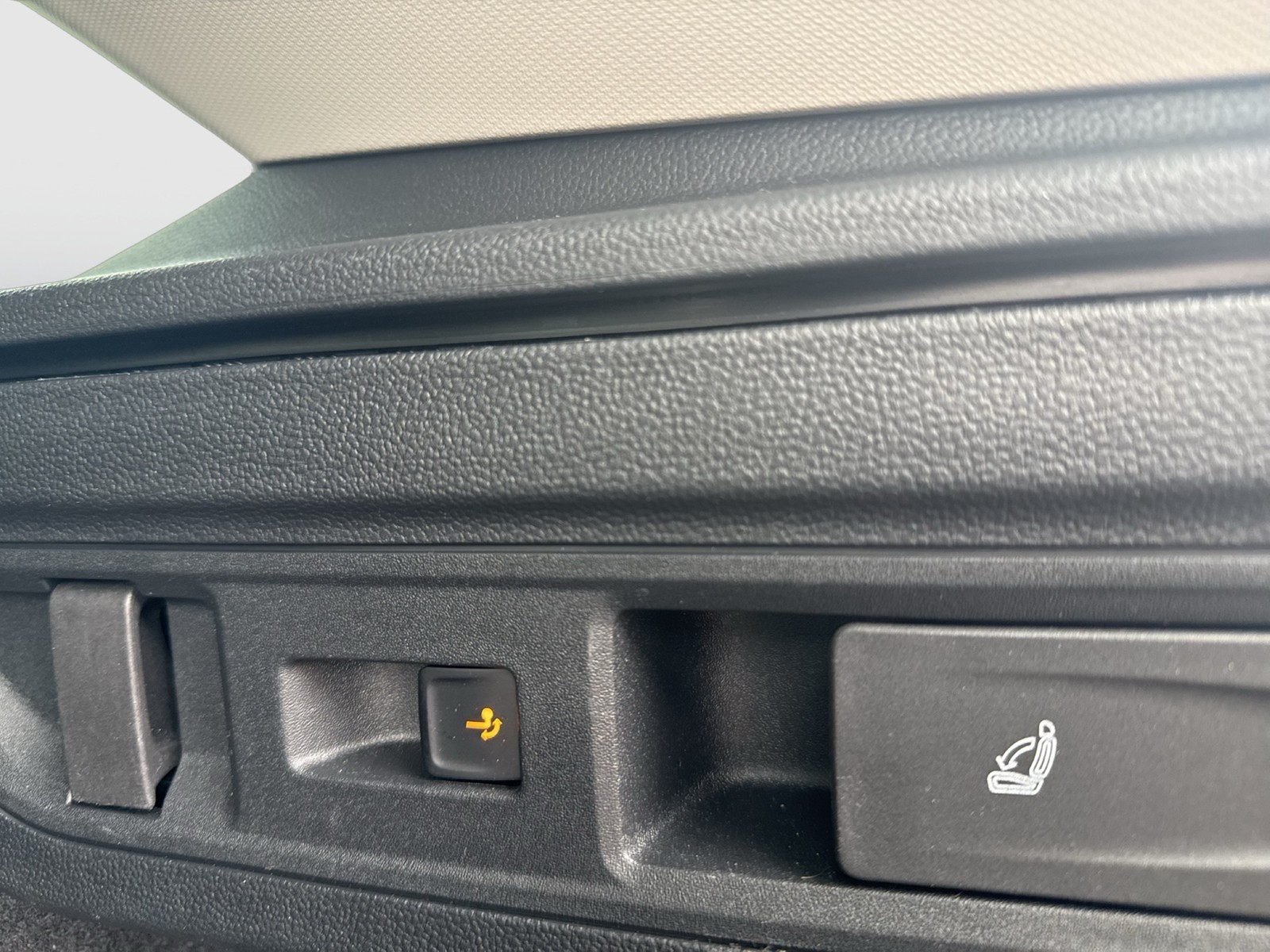 Skoda Superb Combi 2.0 SELECTION STANDHZ. AHK CAM ACC