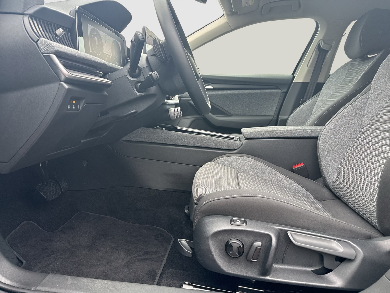 Skoda Superb Combi 2.0 SELECTION STANDHZ. AHK CAM ACC