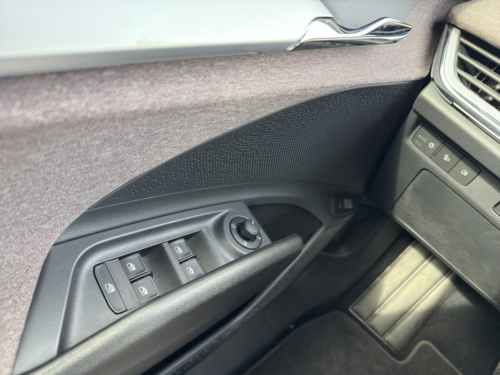 Skoda Enyaq 60 LODGE WÄRMEPUMPE CAM LM20 E-KLAPPE NAVI