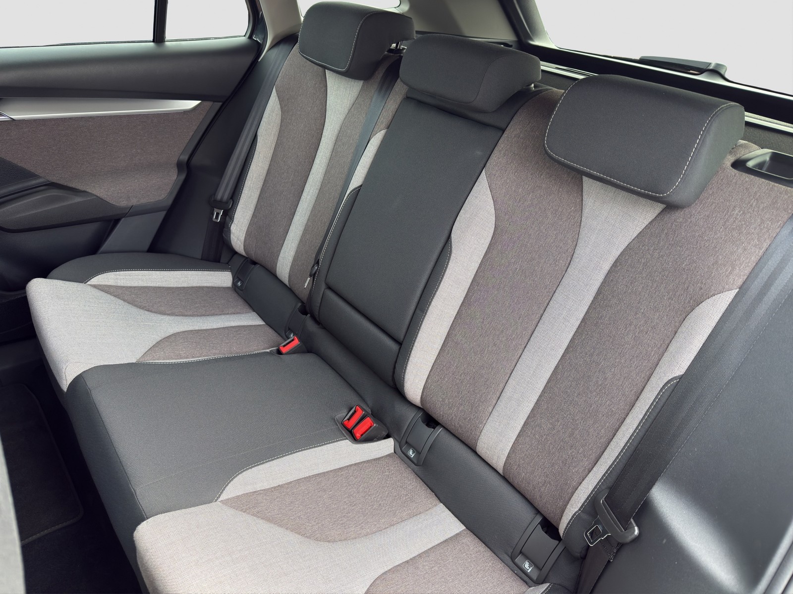 Skoda Enyaq 60 LODGE WÄRMEPUMPE CAM LM20 E-KLAPPE NAVI