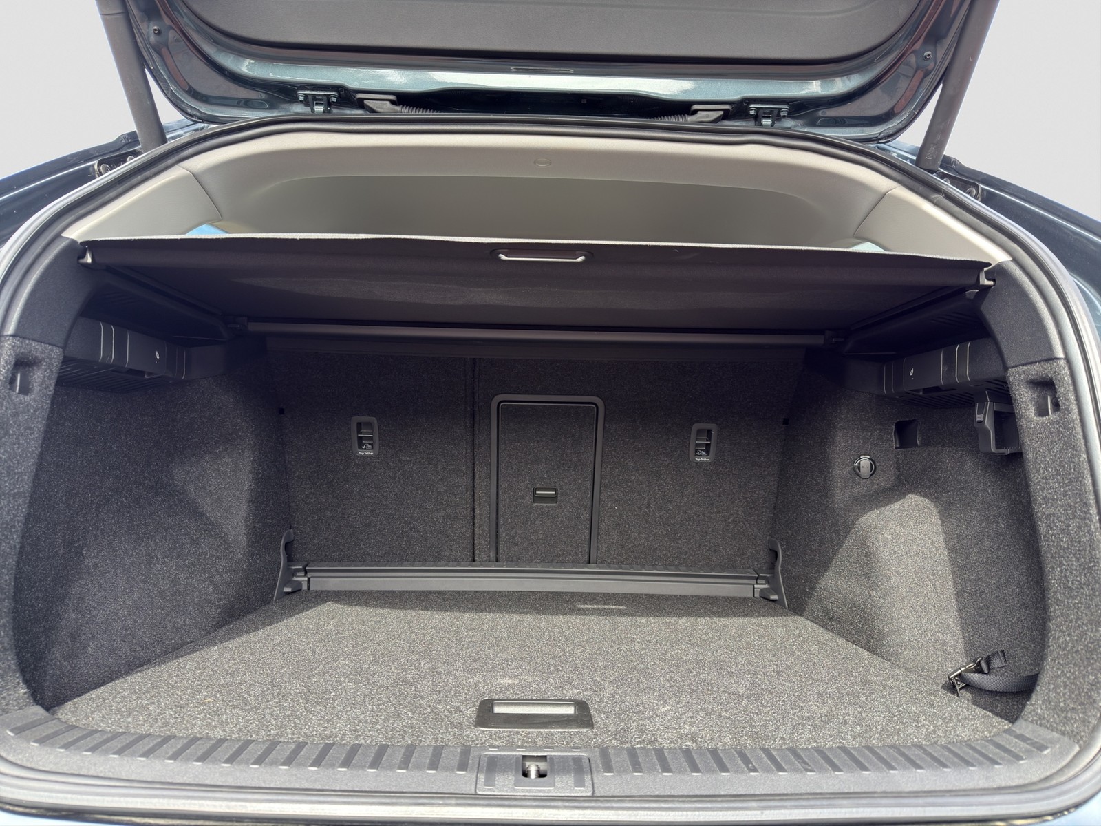 Skoda Enyaq 60 LODGE WÄRMEPUMPE CAM LM20 E-KLAPPE NAVI