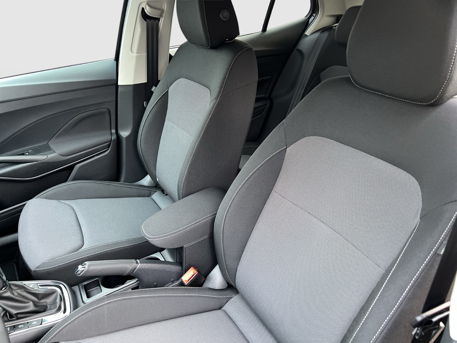 Skoda Fabia 1.5 TOUR DSG AHK LENKRAD-&SITZHZG CAM LED