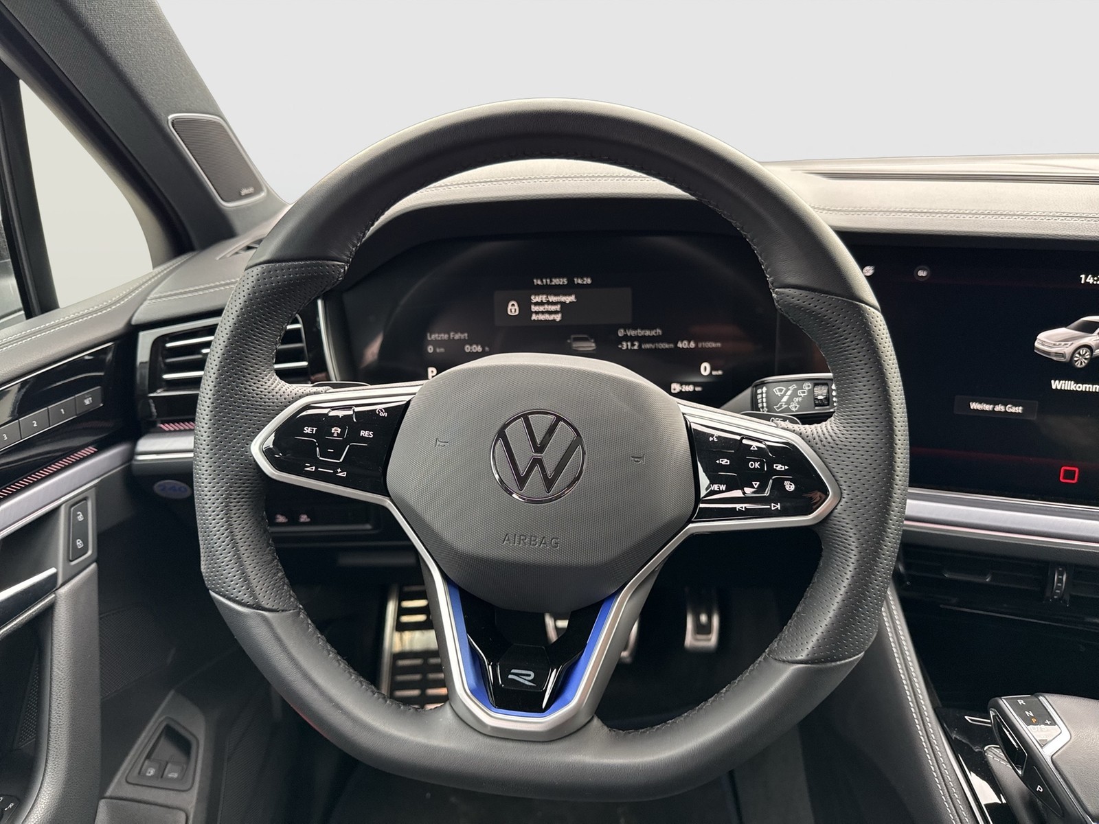 Volkswagen Touareg HYBRID R NEUES MODELL PANO CAM ACC LM21