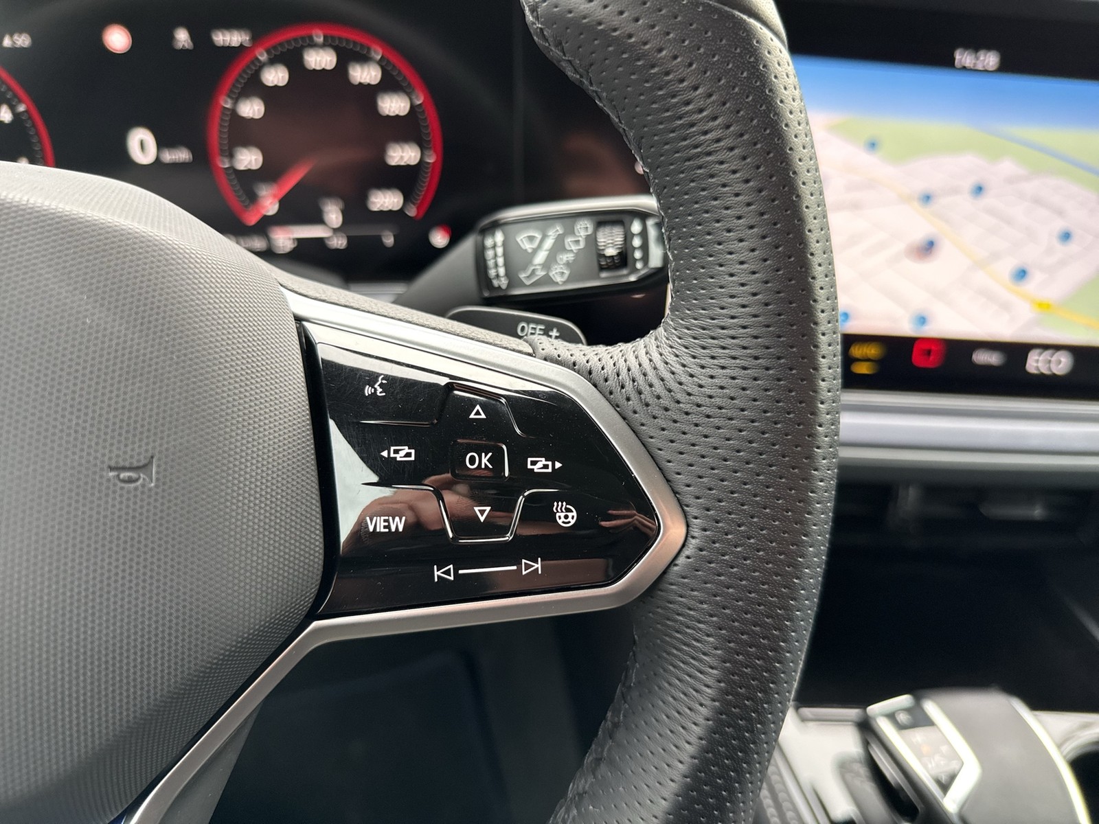 Volkswagen Touareg HYBRID R NEUES MODELL PANO CAM ACC LM21