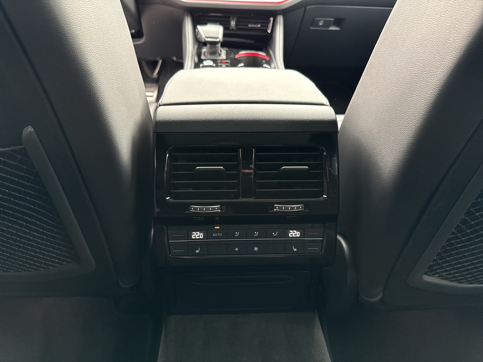 Volkswagen Touareg HYBRID R NEUES MODELL PANO CAM ACC LM21