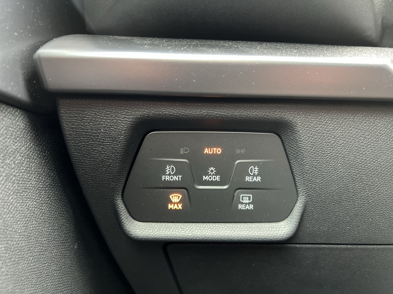 Cupra Leon ST 1.5 HYBRID FACELIFT AHK CAM ACC MATRIX