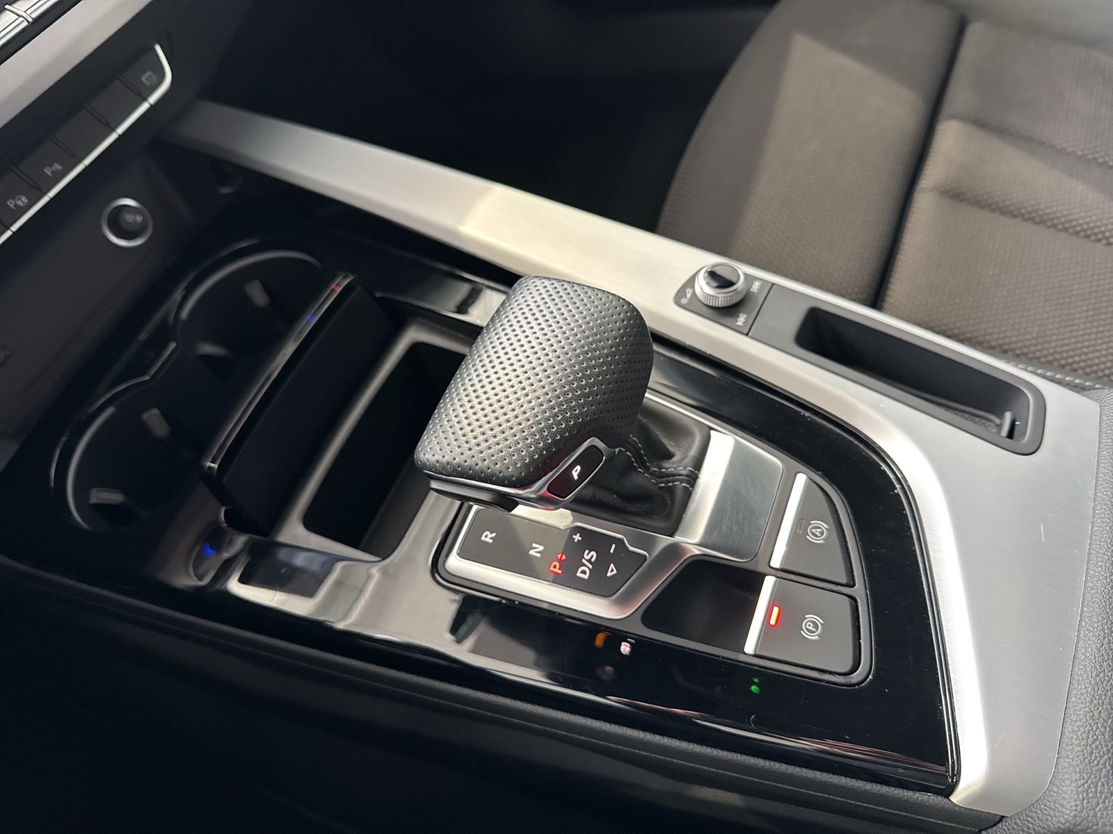 Audi A4 Avant 40 Qu. S LINE AHK 360CAM LM18 NAVI+