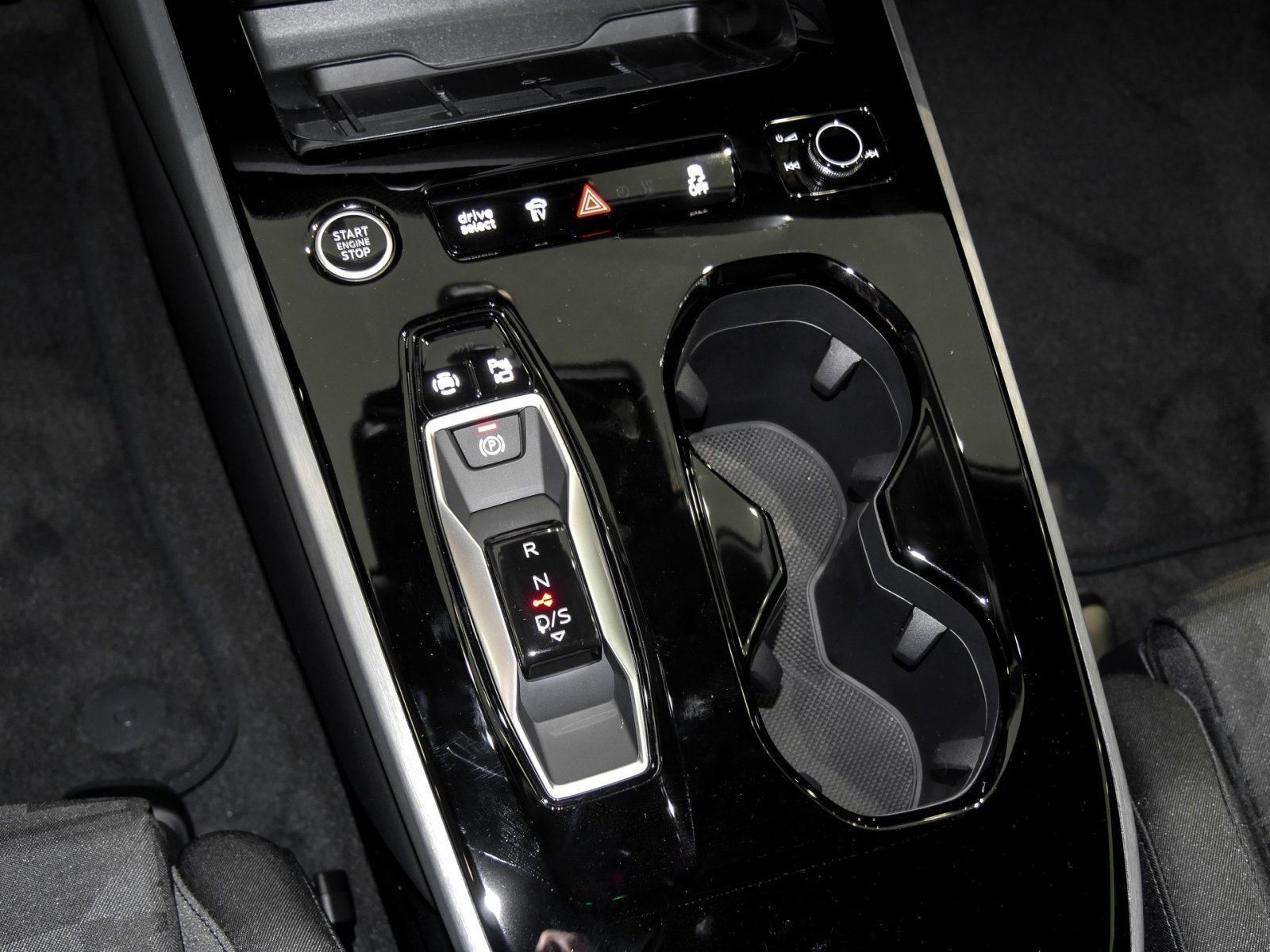 Audi A6 Avant e-hybrid quattro S tronic TechPlus+AdaptiverFahrassistentPlus+Sonnenschutzverglasung