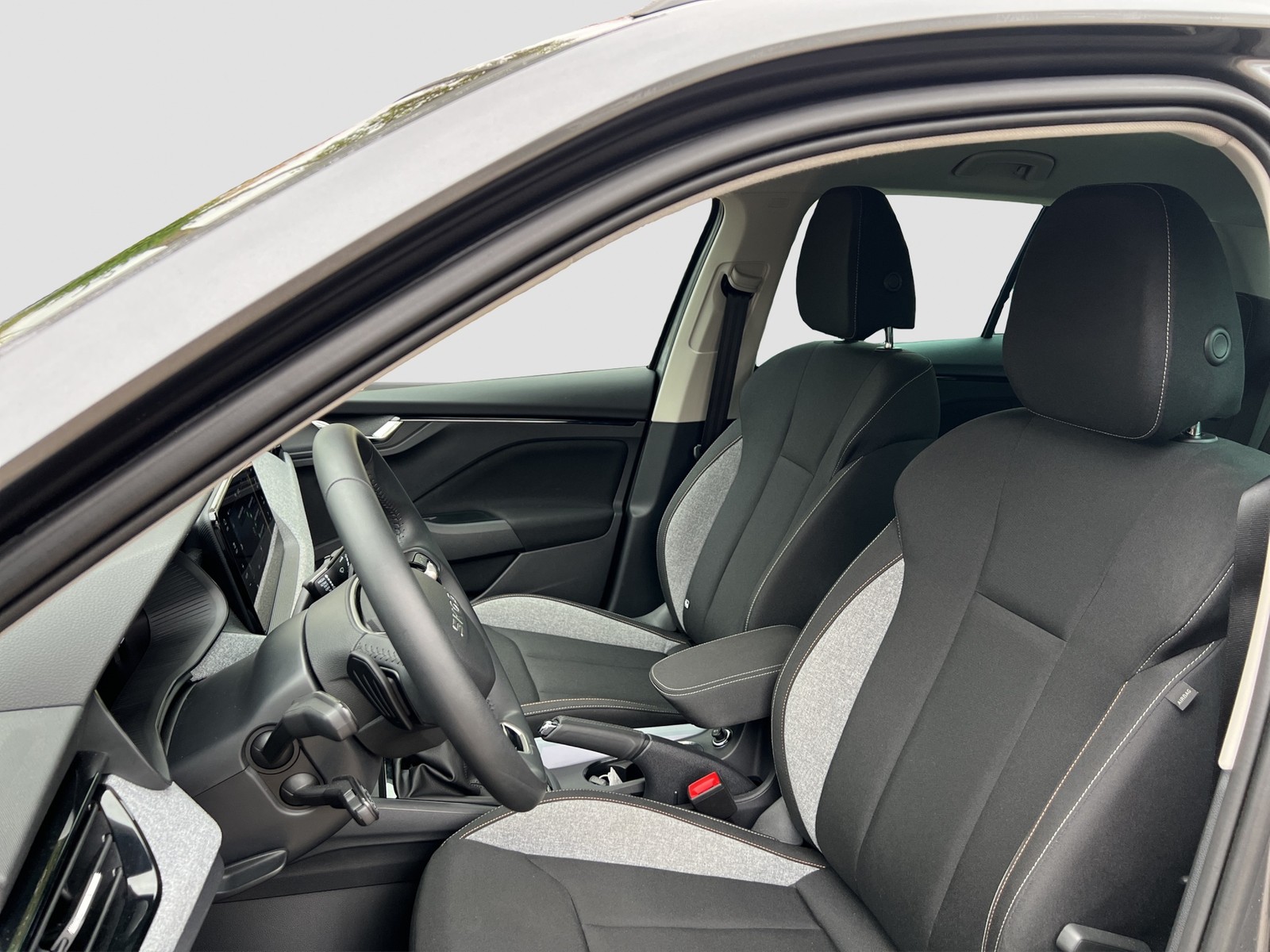 Skoda Kamiq 1.5 TOUR AHK CAM ACC E-KLAPPE NAVI LM17