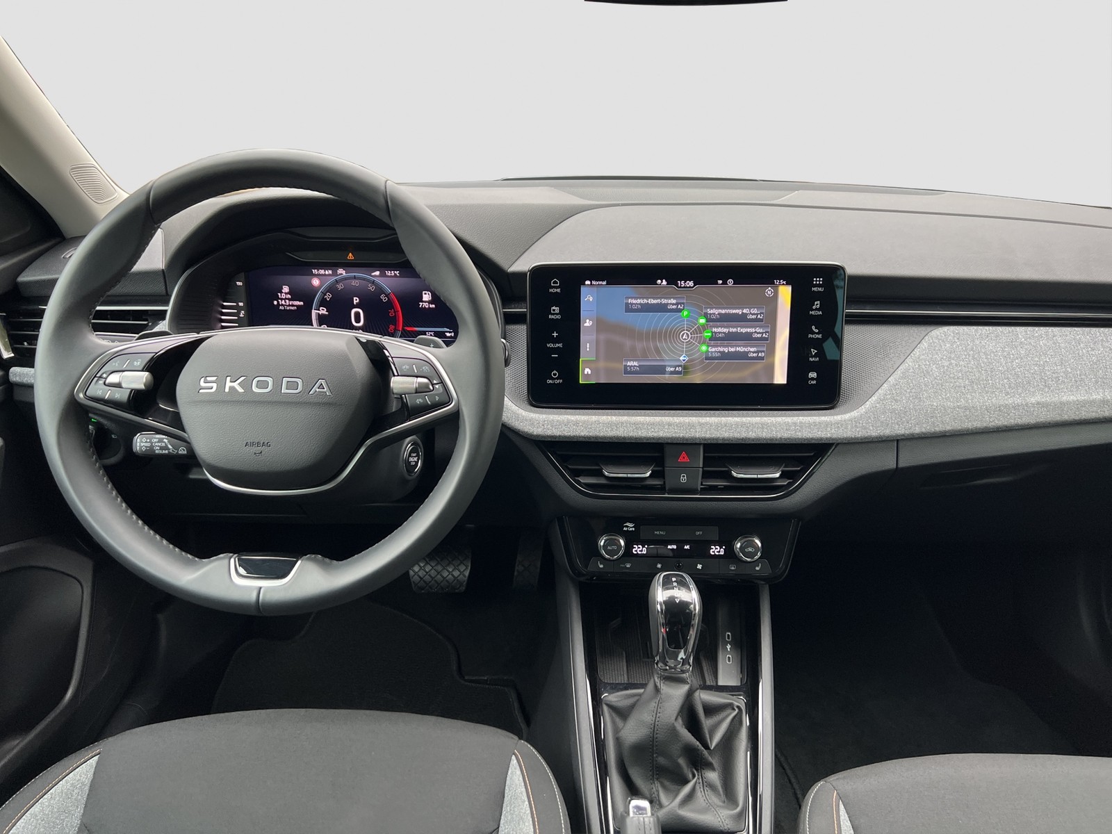 Skoda Kamiq 1.5 TOUR AHK CAM ACC E-KLAPPE NAVI LM17