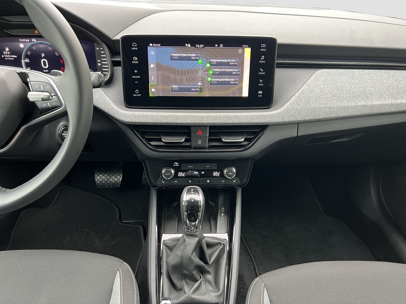 Skoda Kamiq 1.5 TOUR AHK CAM ACC E-KLAPPE NAVI LM17