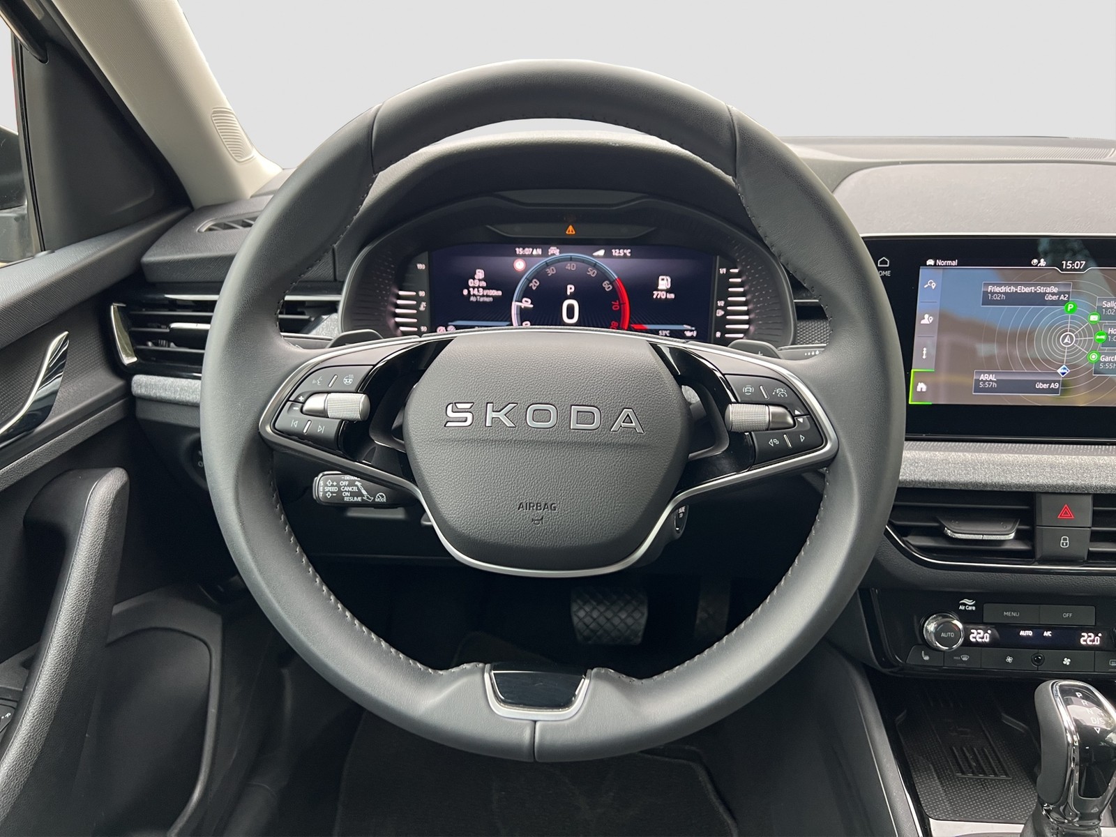 Skoda Kamiq 1.5 TOUR AHK CAM ACC E-KLAPPE NAVI LM17