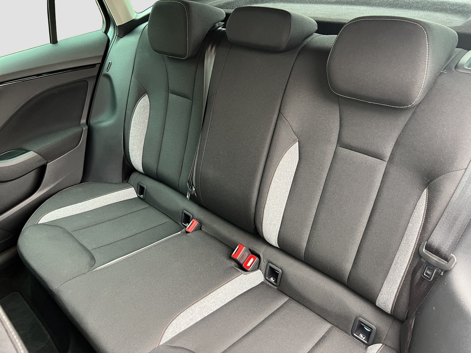 Skoda Kamiq 1.5 TOUR AHK CAM ACC E-KLAPPE NAVI LM17