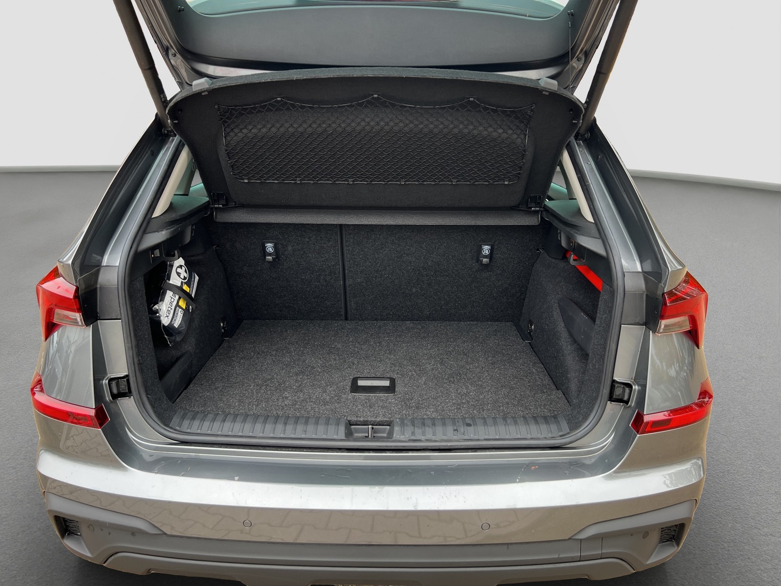 Skoda Kamiq 1.5 TOUR AHK CAM ACC E-KLAPPE NAVI LM17