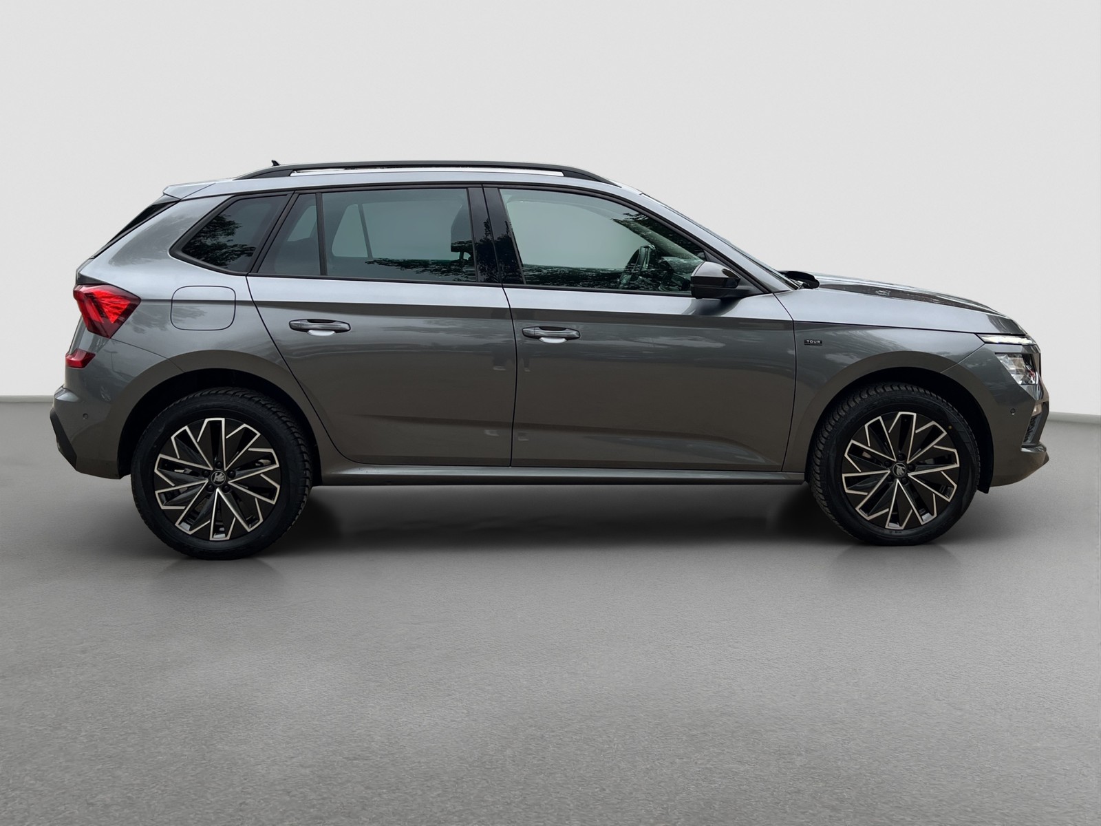 Skoda Kamiq 1.5 TOUR AHK CAM ACC E-KLAPPE NAVI LM17