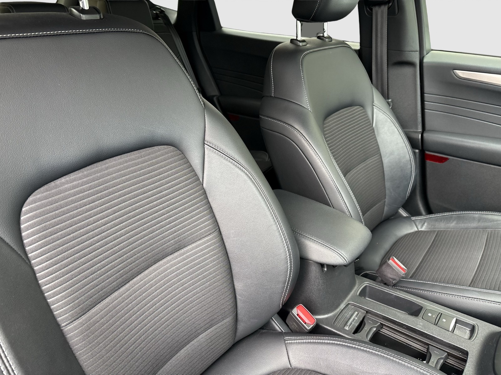 Ford Kuga 1.5 TITANIUM X B&O KAMERA HEADUP NAVI SITZHZ