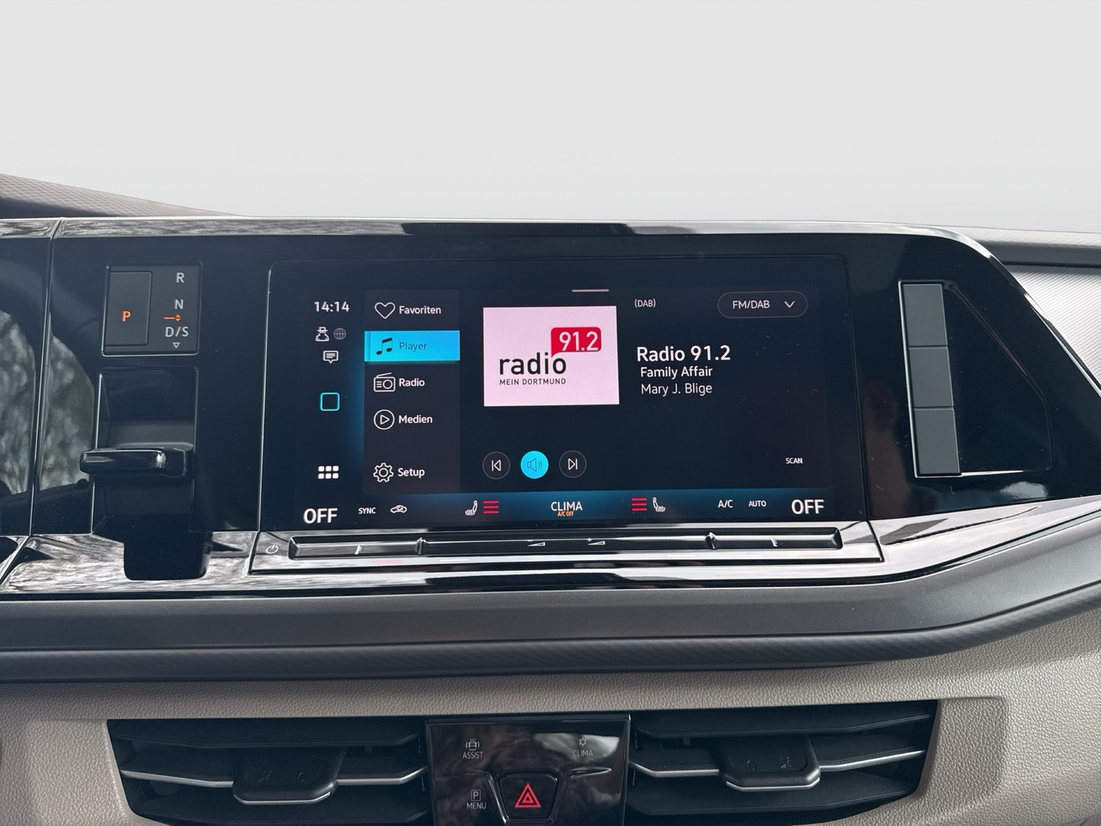 Volkswagen T7 Multivan KÜ Navi StHZ Pano AHK Matrix 6 Sitze