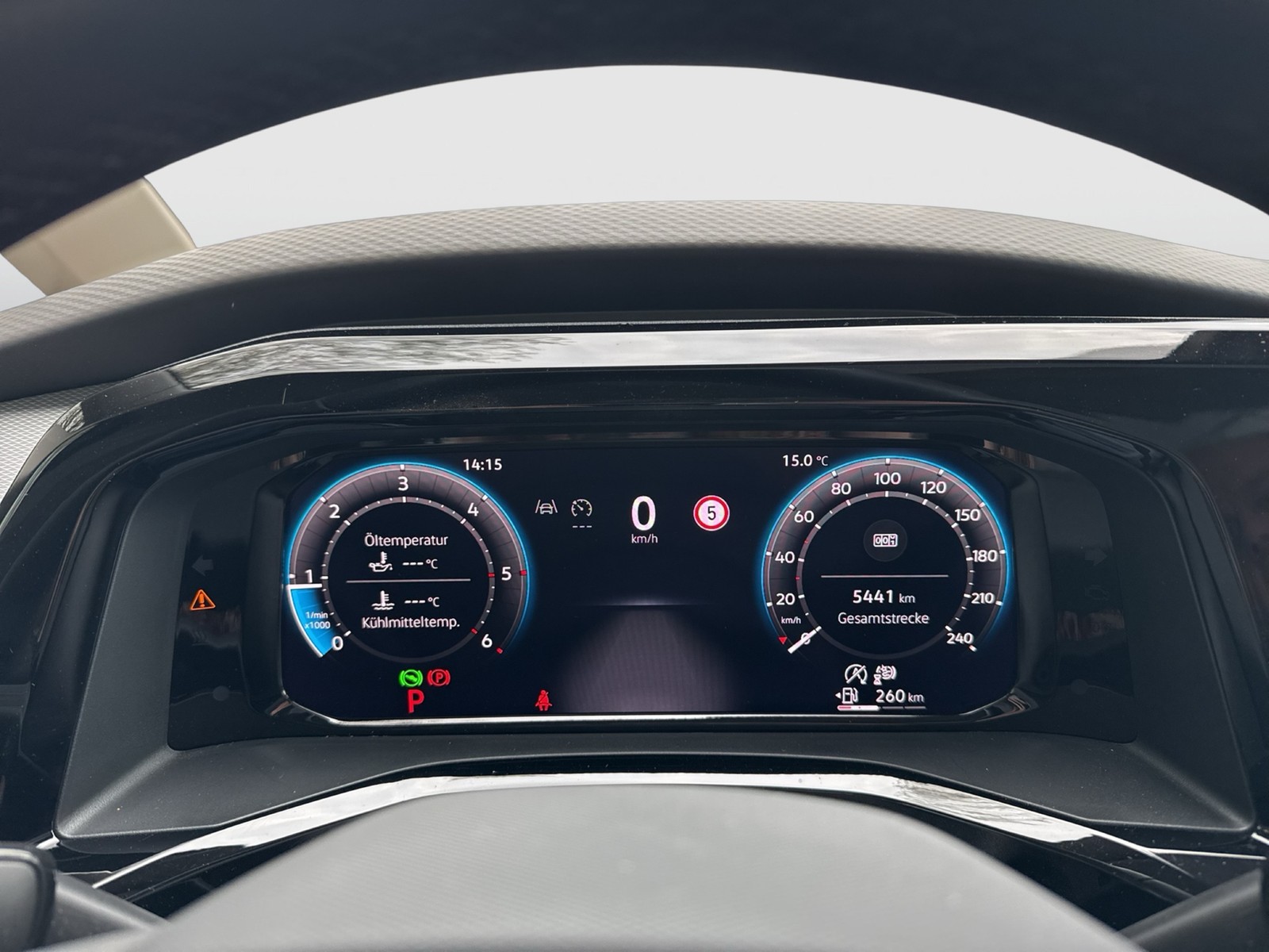 Volkswagen T7 Multivan KÜ Navi StHZ Pano AHK Matrix 6 Sitze