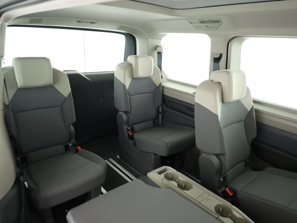 Volkswagen T7 Multivan KÜ Navi StHZ Pano AHK Matrix 6 Sitze