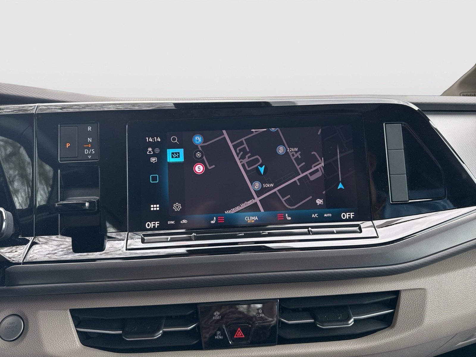 Volkswagen T7 Multivan KÜ Navi StHZ Pano AHK Matrix 6 Sitze