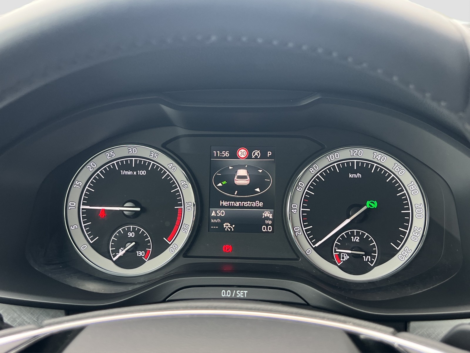 Skoda Kodiaq 2.0 TOUR 4X4 PANO CAM LM19 E-KLAPPE NAVI