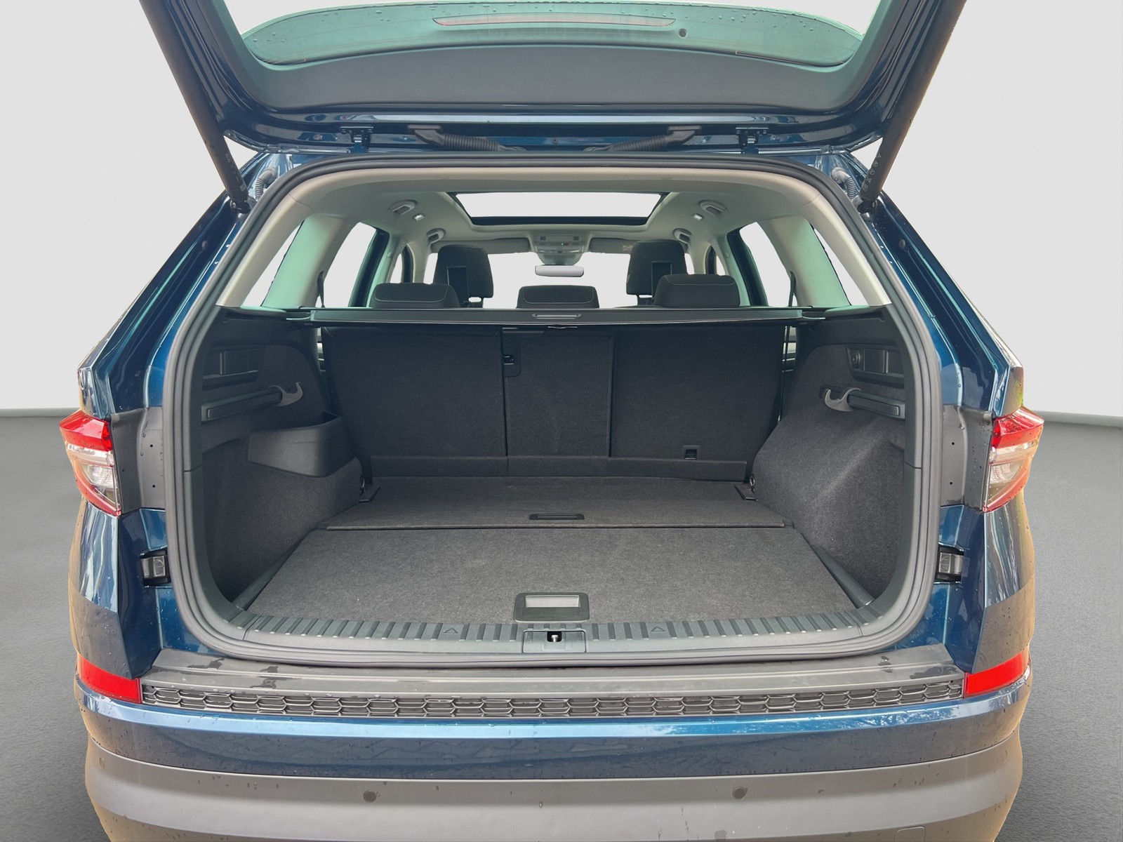 Skoda Kodiaq 2.0 TOUR 4X4 PANO CAM LM19 E-KLAPPE NAVI