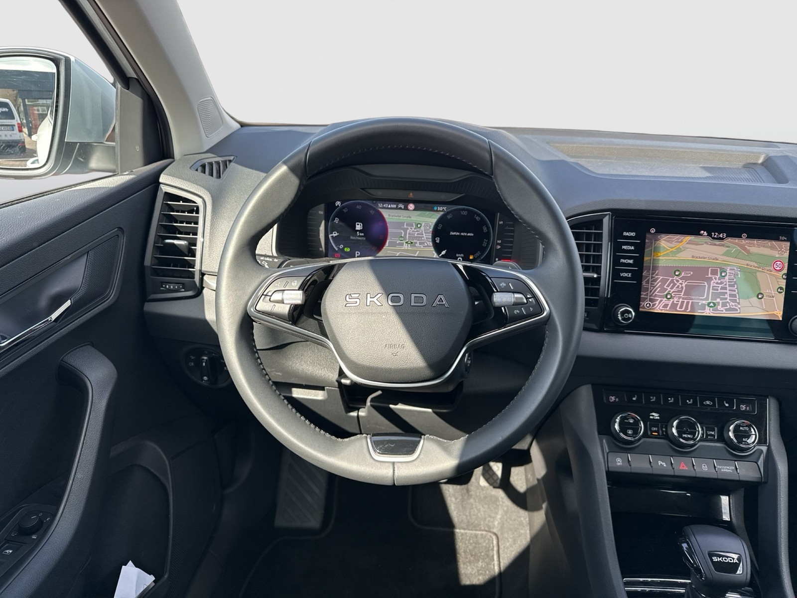 Skoda Karoq 2.0 TOUR AHK CAM MATRIX NAVI LM17 CARPLAY