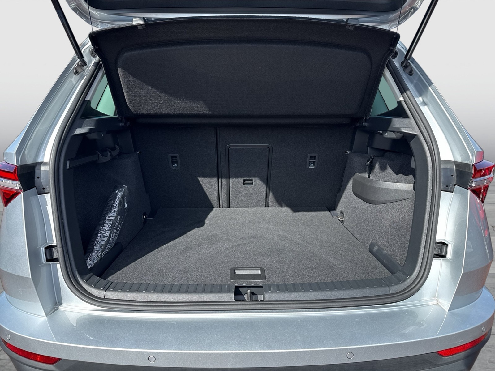 Skoda Karoq 2.0 TOUR AHK CAM MATRIX NAVI LM17 CARPLAY