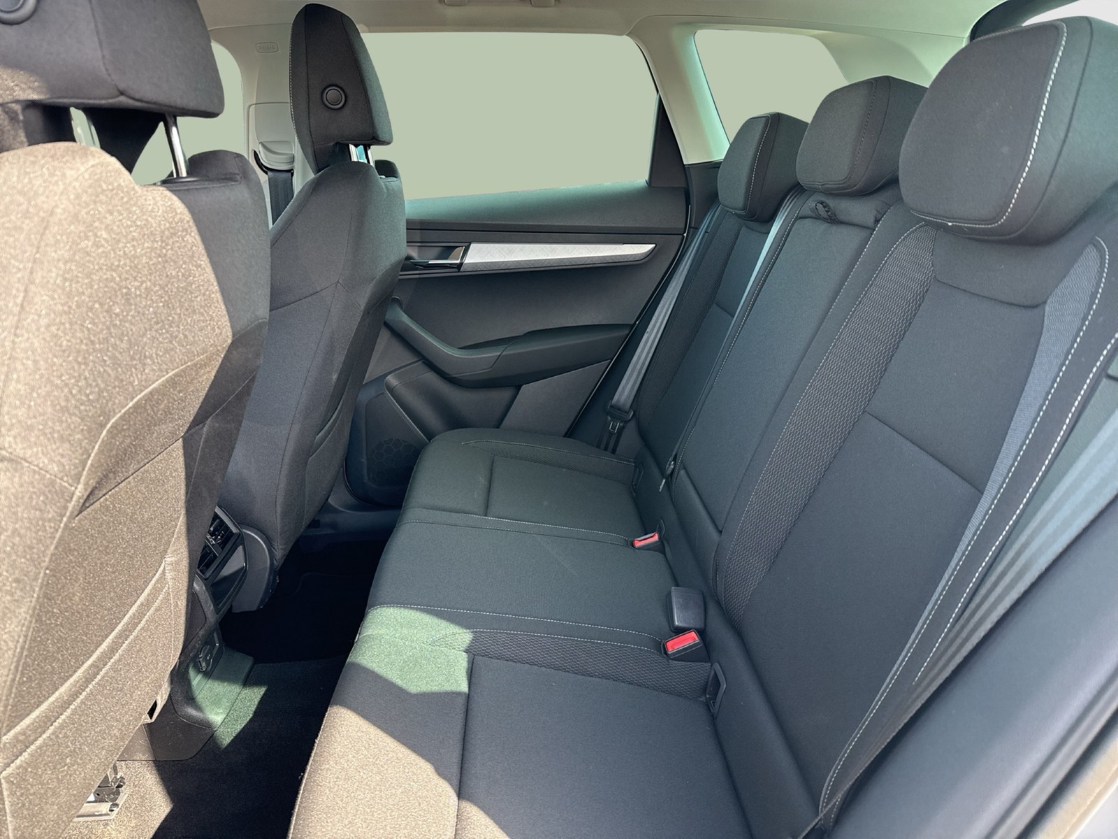 Skoda Karoq 2.0 TOUR AHK CAM MATRIX NAVI LM17 CARPLAY