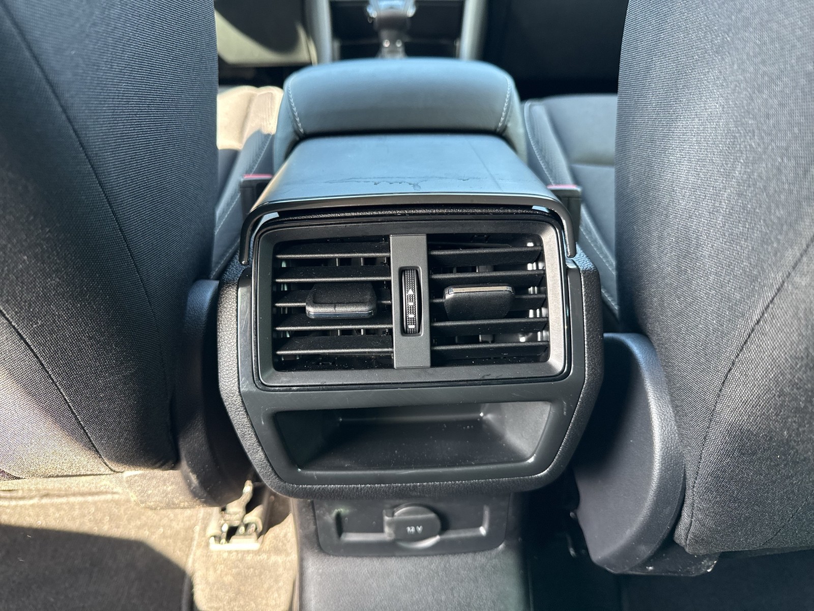 Skoda Karoq 2.0 TOUR AHK CAM MATRIX NAVI LM17 CARPLAY