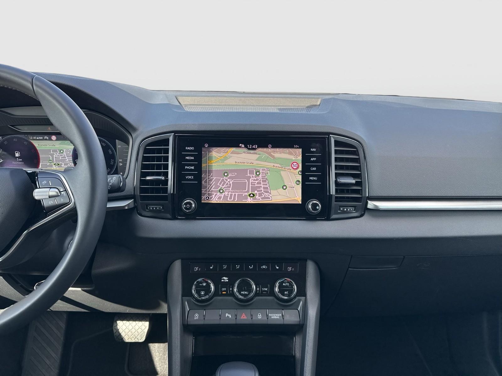 Skoda Karoq 2.0 TOUR AHK CAM MATRIX NAVI LM17 CARPLAY