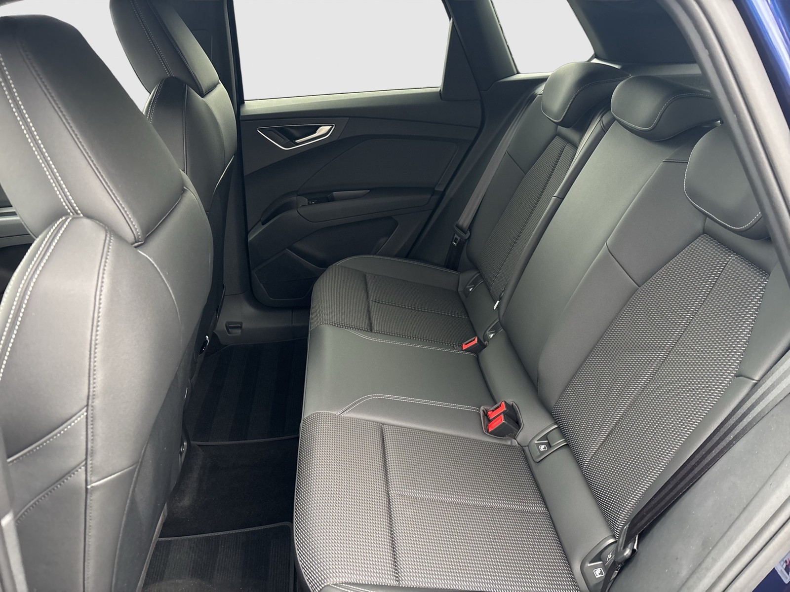 Audi Q4 e-tron 35 S LINE BLACKPAK PANO AHK 360CAM 20Z