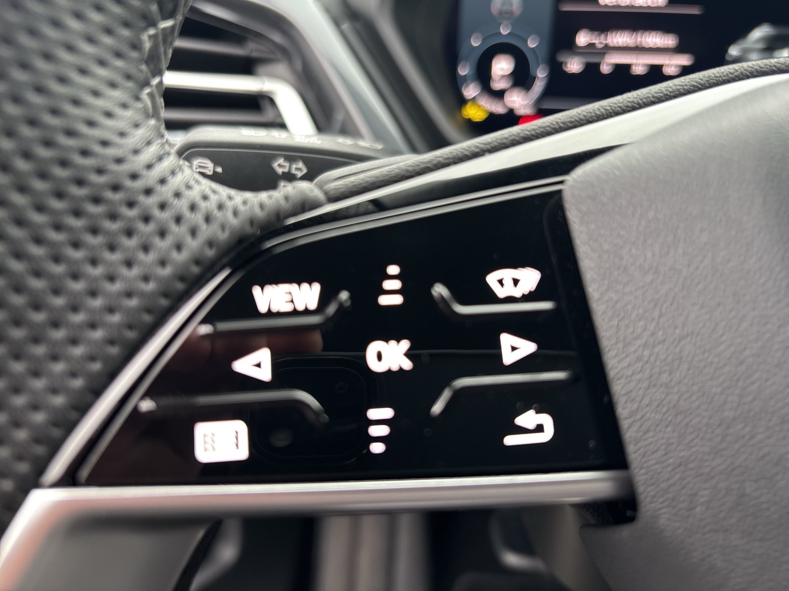 Audi Q4 e-tron 35 S LINE BLACKPAK PANO AHK 360CAM 20Z