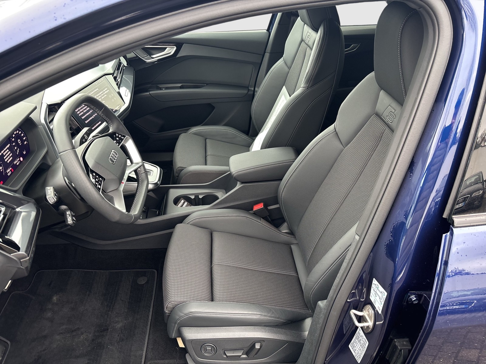 Audi Q4 e-tron 35 S LINE BLACKPAK PANO AHK 360CAM 20Z