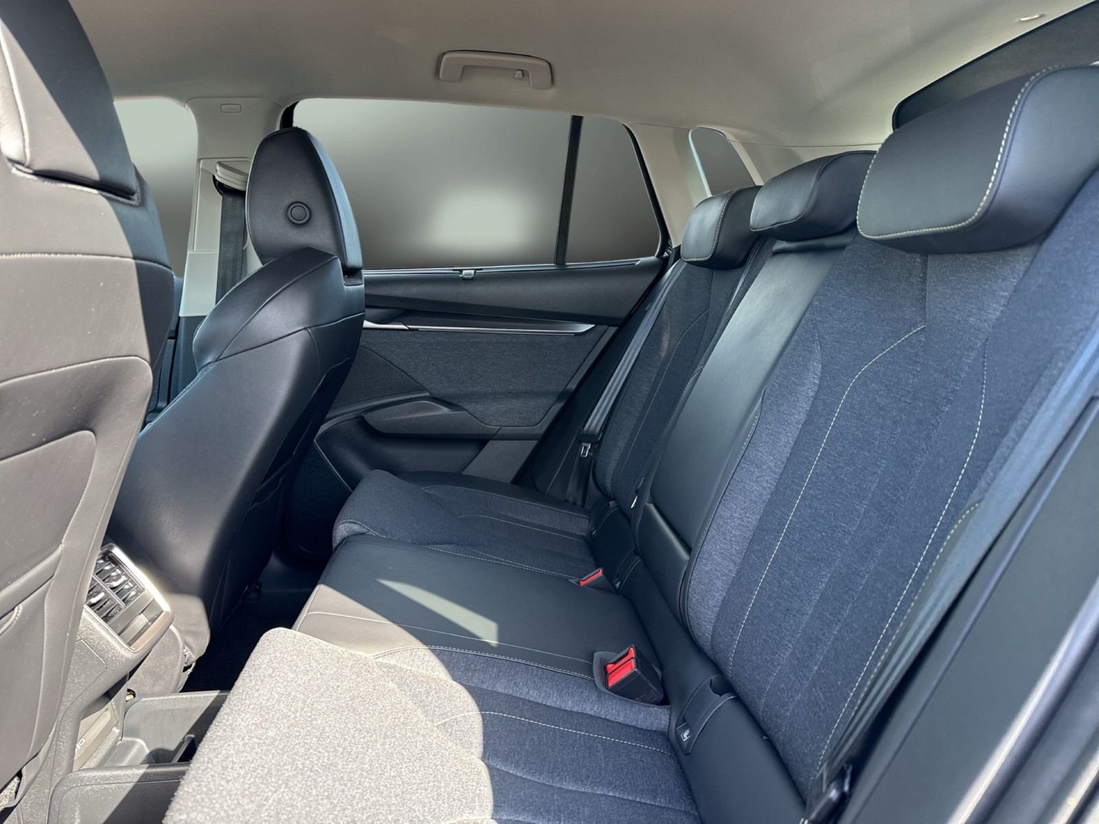 Skoda ELROQ 85 Loft WÄRMEPUMPE AHK CAM ACC LM19 MATRIX