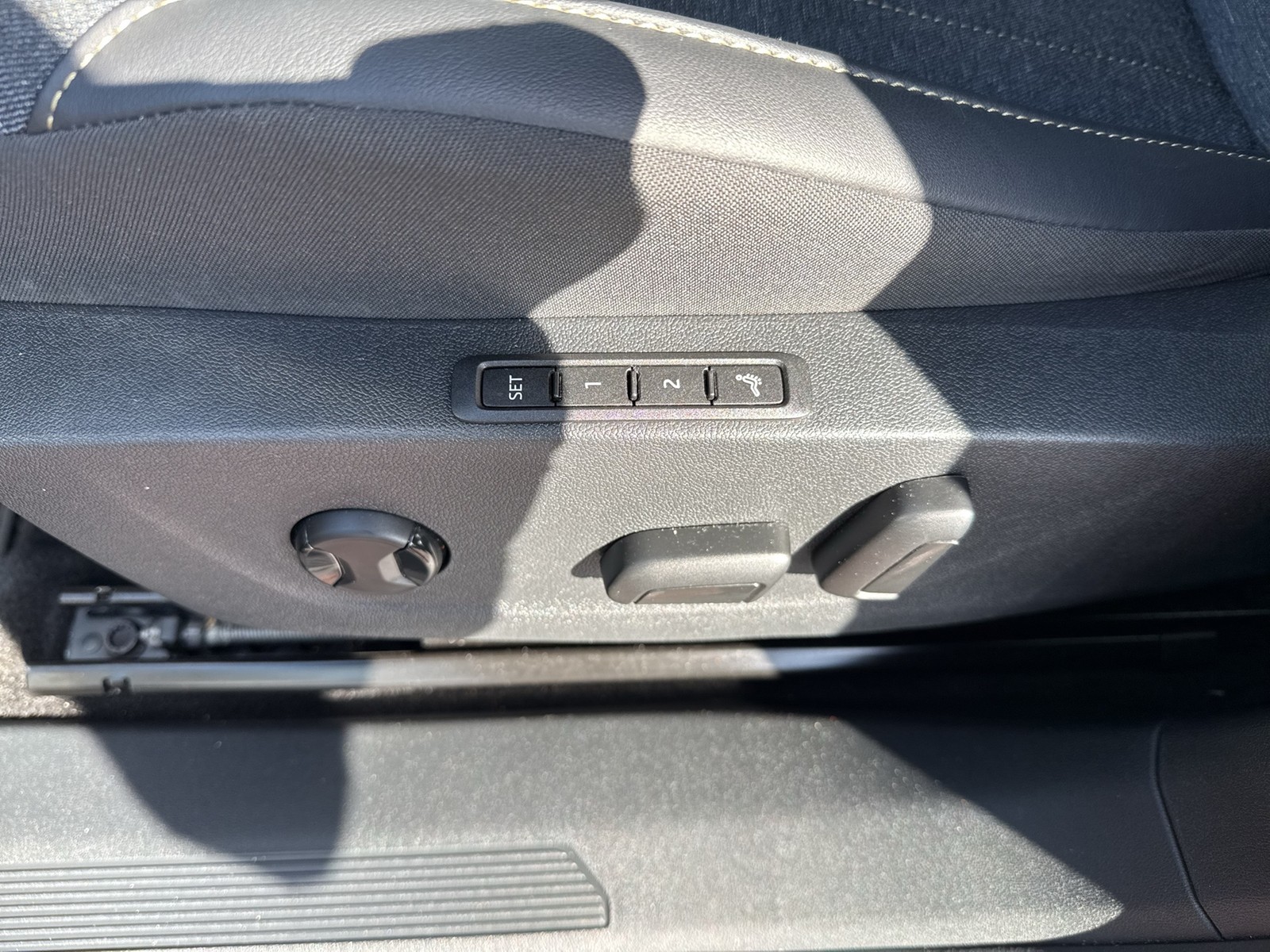 Skoda ELROQ 85 Loft WÄRMEPUMPE AHK CAM ACC LM19 MATRIX