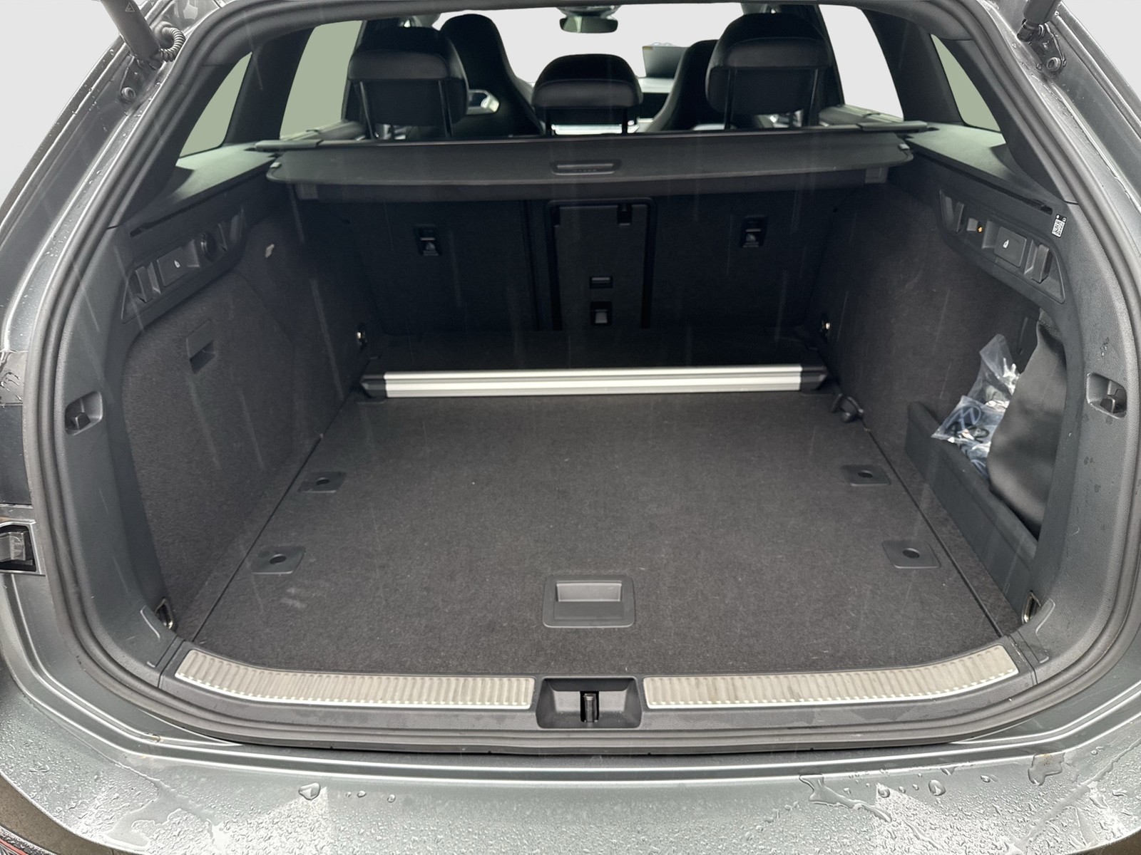 Volkswagen Passat Variant 2.0 R-LINE 4X4 NEUESMODELL AHK 19Z