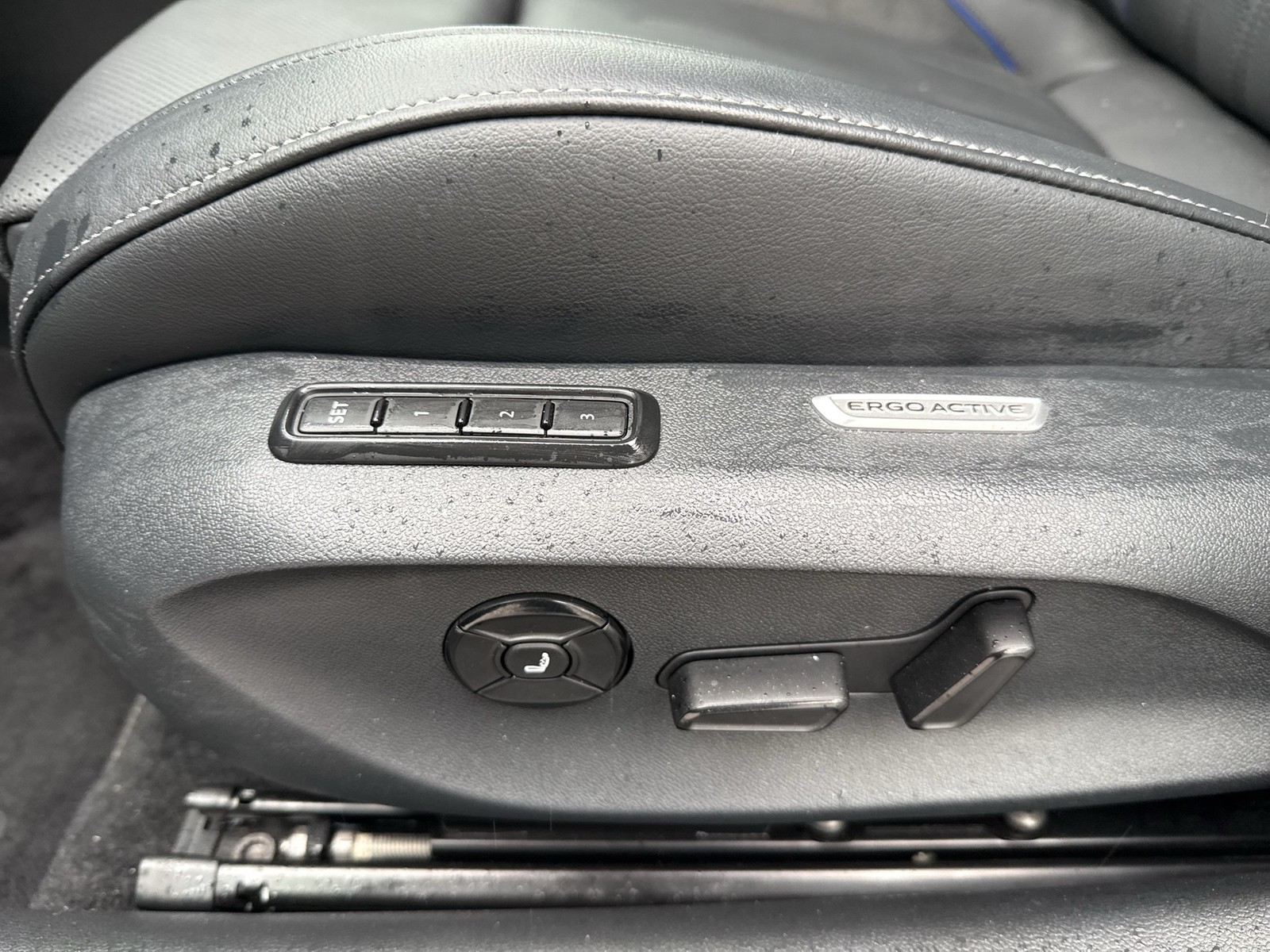 Volkswagen Passat Variant 2.0 R-LINE 4X4 NEUESMODELL AHK 19Z